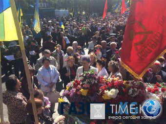 В Харькове у Мемориала Славы произошла драка из-за георгиевской ленточки