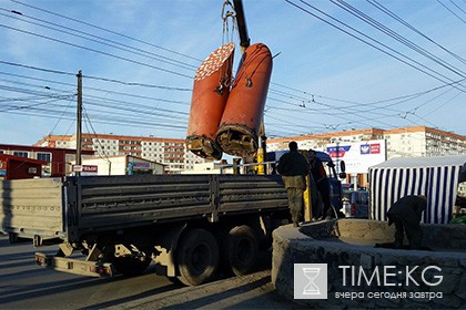 В Новосибирске снесли памятник колбасе