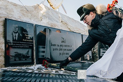 В Приамурье возбудили дело из-за осквернения памятника пилоту Су-24 Пешкову