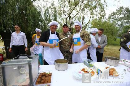 Аваков отметил годовщину возвращения Мариуполя гороховым супом