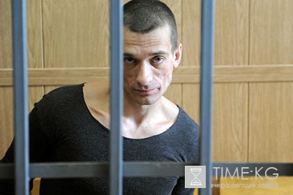 Павленский избежал тюрьмы по делу о поджоге двери здания ФСБ