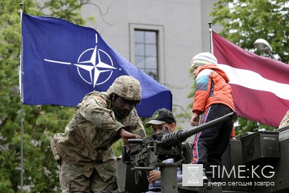 Танцевавших на крыше такси солдат НАТО заподозрили в порче имущества