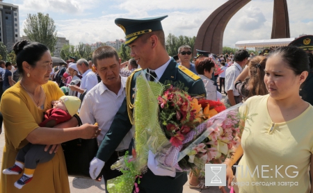 Верной и счастливой службы, лейтенанты!