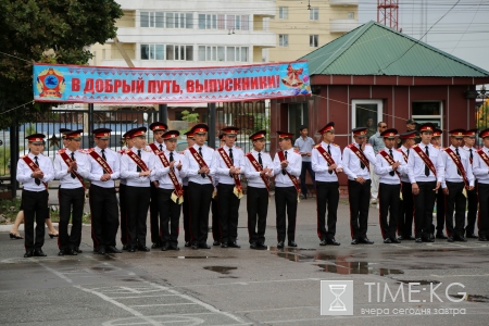 В добрый путь, выпускники! В добрый путь, выпускники!