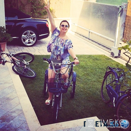 Дачный сезон: на что готовы звезды ради своих огородов