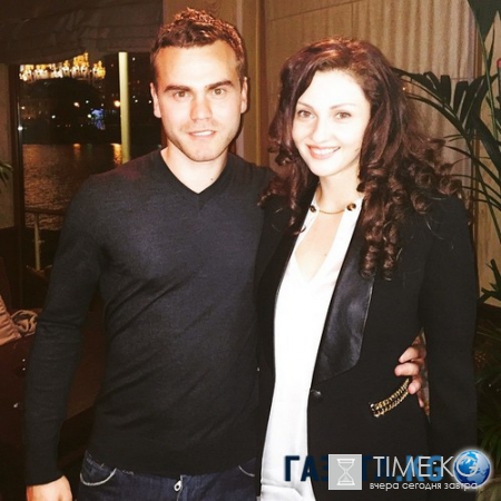 Дух победы: как любимые жены футболистов болеют за наших