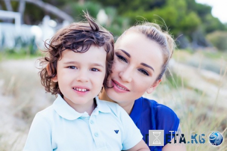 Как не сойти с ума с младенцем: опыт Подольской, Чеховой и Камирен