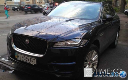 Первый кроссовер Jaguar F-Pace выехал на улицы Киева без маскировки