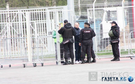 Под Махачкалой неизвестные привели в действие бомбу, когда там проезжала машина полиции