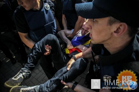Полиция и Нацгвардия спасли лица участников ЛГБТ-шествия (фото, видео)
