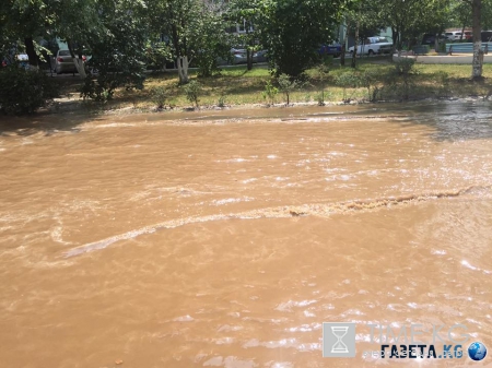 «Ржавые» озера на улицах Киева входят в моду