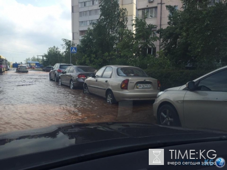 «Ржавые» озера на улицах Киева входят в моду
