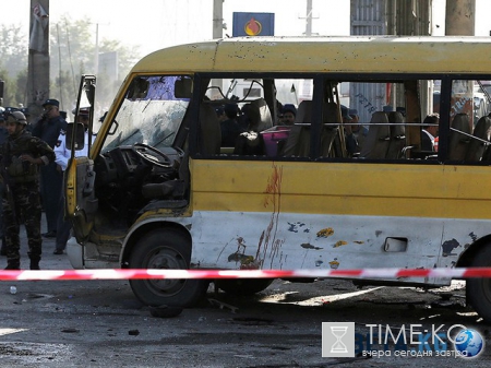 Теракт в Кабуле: взрыв микроавтобуса унес жизни 14 человек