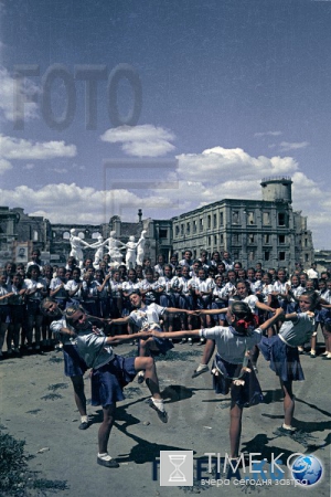 Уникальные фото физкультурного парада в Сталинграде в мае 1945 года. Фотограф Марк Редькин.