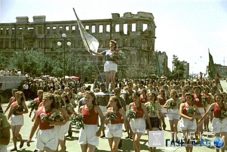 Уникальные фото физкультурного парада в Сталинграде в мае 1945 года. Фотограф Марк Редькин.