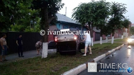 В Иваново люди шокированы фото с места ДТП: пьяный водитель «Лада Гранта» опрокинулся на газон