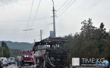 В Крыму автобус, перевозивший школьников, выгорел дотла