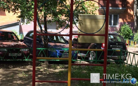 В Петербурге пьяный мужчина у школы стрелял с автомата по людям