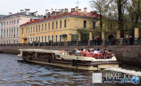 В Санкт-Петербурге столкнулись два теплохода по вине пьяного капитана