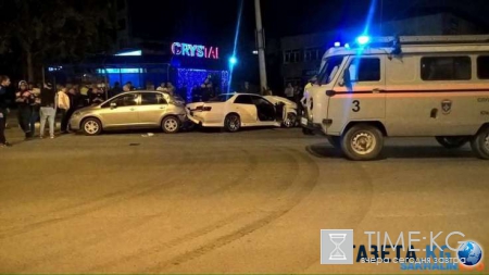В Южно-Сахалинске иномарка на невероятной скорости протаранила припаркованное авто, есть жертва