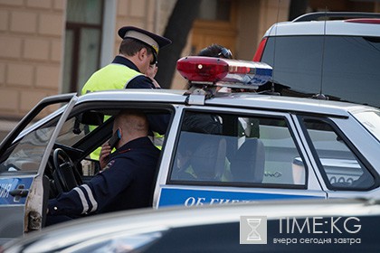 В Москве вооруженные люди отобрали у вице-президента банка сумки с деньгами