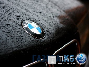 В Подмосковье перевернулся автовоз с BMW