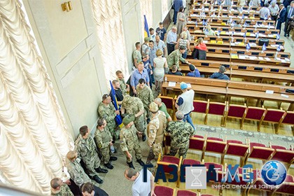 Ветераны боевых действий в Донбассе захватили Одесский облсовет