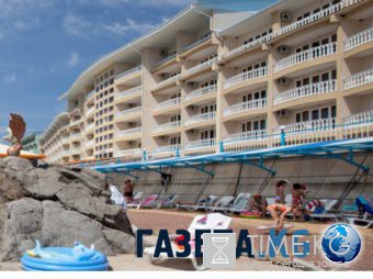 "Крым ваш? А порядки наши!": туристов из Ярославля заставили платить за песок на полотенцах (ФОТО)