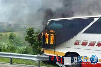 На Тайване в туристическом автобусе сгорели 26 человек