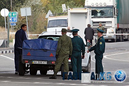 Но российской границе отметили наплыв следующих на отдых в Крым украинцев