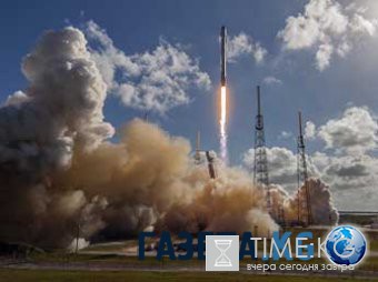 SpaceX посадила первую ступень Falcon 9 на космодром и отправила Dragon к МКС