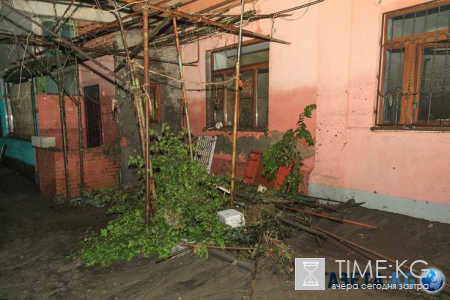 Администрация Ростова работает в экстренном режиме: фоторепортаж ночной ликвидации последствий ливня