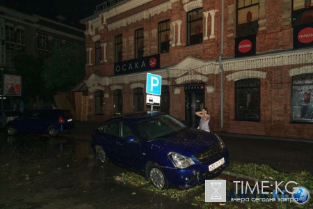 Администрация Ростова работает в экстренном режиме: фоторепортаж ночной ликвидации последствий ливня