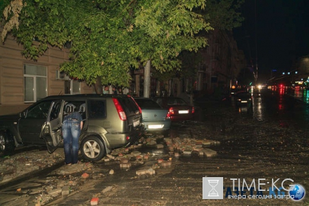 Администрация Ростова работает в экстренном режиме: фоторепортаж ночной ликвидации последствий ливня