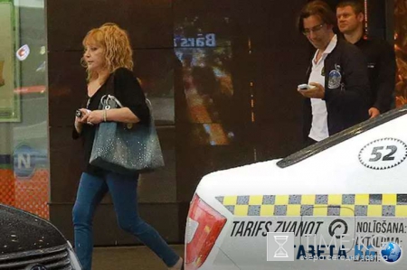 Дети-не помеха: Алла Пугачева тайно посещает казино в Латвии