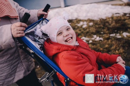 Фотограф из Новосибирска снимает портреты за рубль, чтобы спасти людей