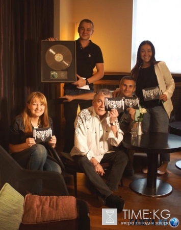 Фронтмен группы Nazareth передал аукциону канала «Интер» платиновый диск