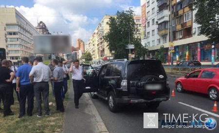 Голливуд отдыхает. В Киеве автомобиль расстреляли прямо на ходу (фото)