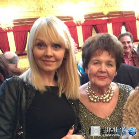 Мама в «Инстаграме»: родители звезд покоряют соцсети