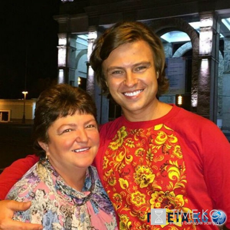 Мама в «Инстаграме»: родители звезд покоряют соцсети