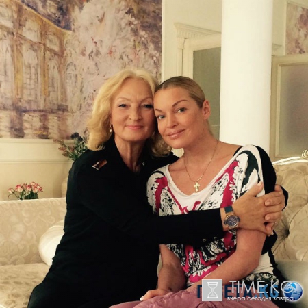 Мама в «Инстаграме»: родители звезд покоряют соцсети