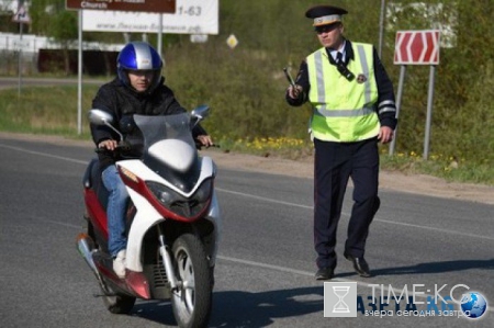 Мотоцикл въехал в группу подростков в Брянской области