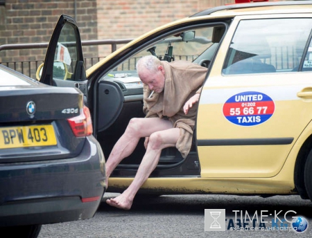 Отметил финал: футболист сборной Англии вышел за выпивкой голым