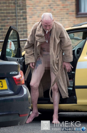 Отметил финал: футболист сборной Англии вышел за выпивкой голым