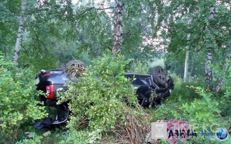 Под Томском «Renault Logan» съехал в кювет: водитель погиб, пассажирка в больнице