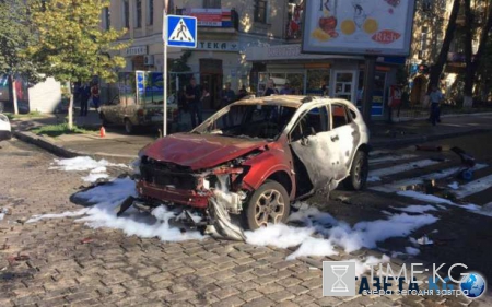 Шокирующие кадры с места гибели Павла Шеремета взорвали Сеть: журналиста достали из машины живым