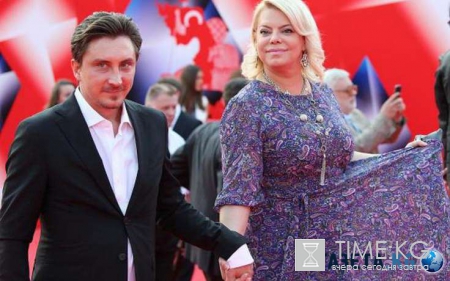 Сильная женщина не сдается: Яна Поплавская представила своего молодого возлюбленного