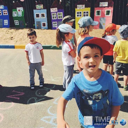 «Смажь меня»: Алена Водонаева взорвала интернет фото с мужским руками между своих ног