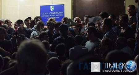 В Абхазии митинг оппозиции перерос в штурм здания МВД