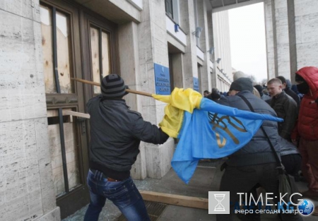 В Киеве националисты заблокировали здание Россотрудничества и посольство России на Украине